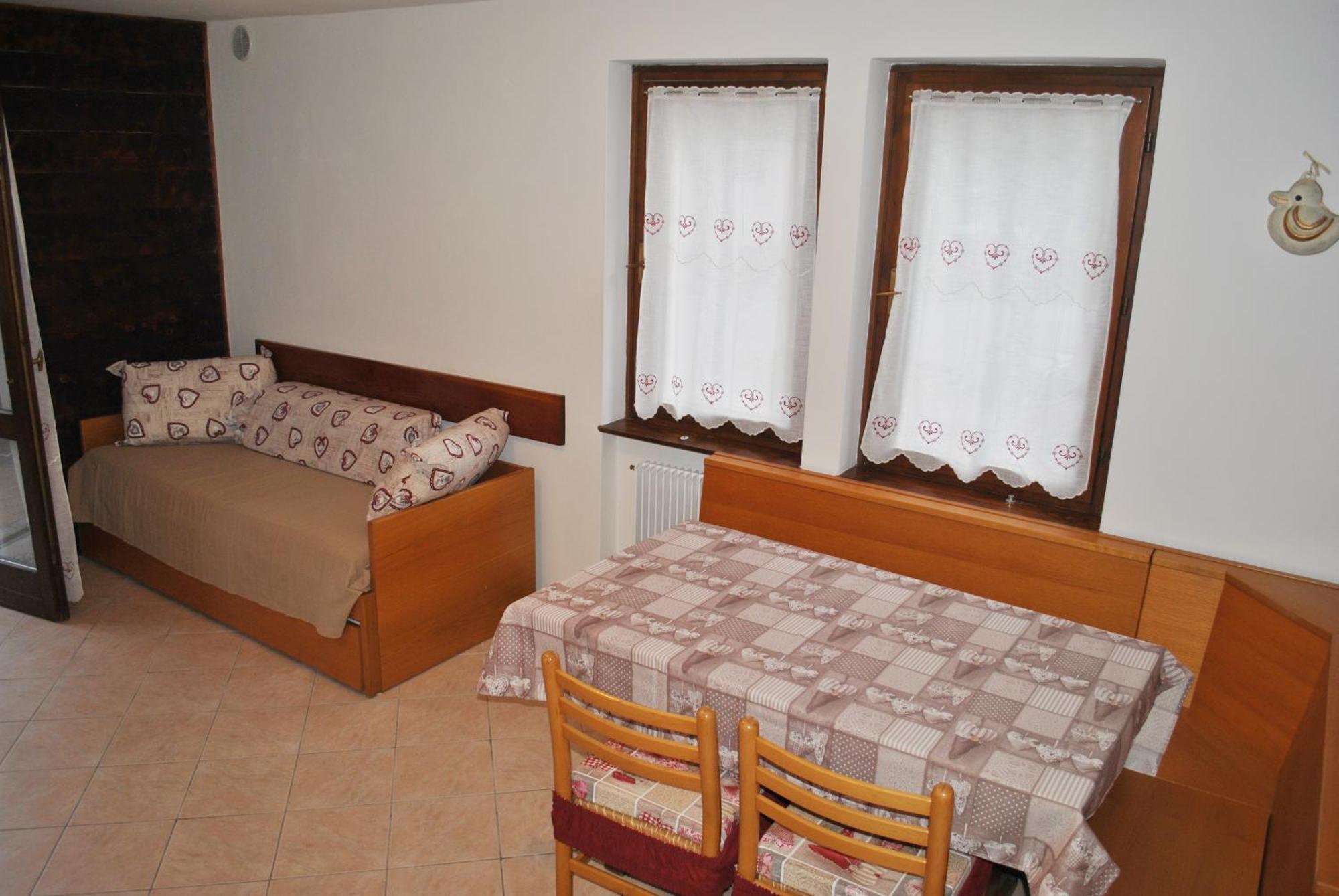 La Pineta - Appartamenti In Villetta Пинцоло Екстериор снимка